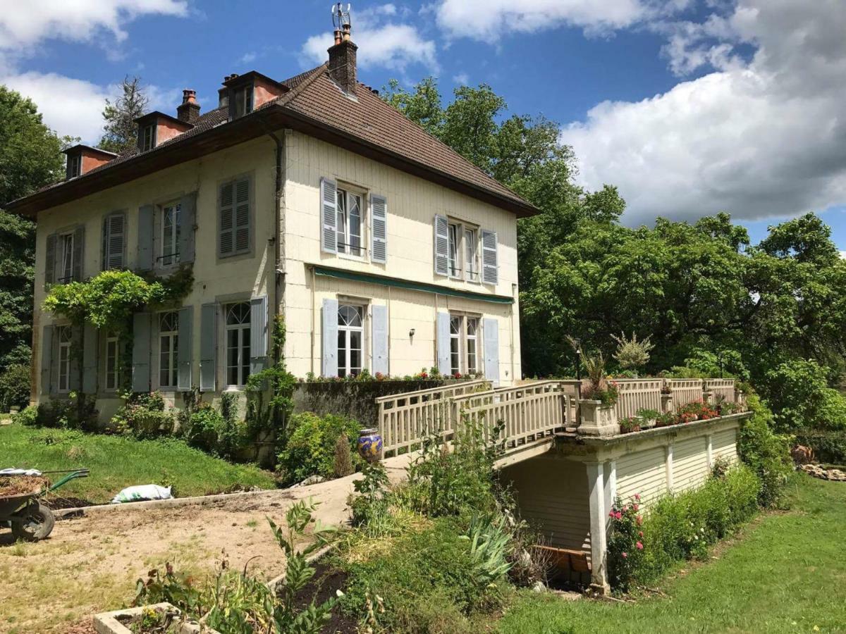 Chambres d'hôtes Le Petit Roche Arc-et-Senans Exterior foto